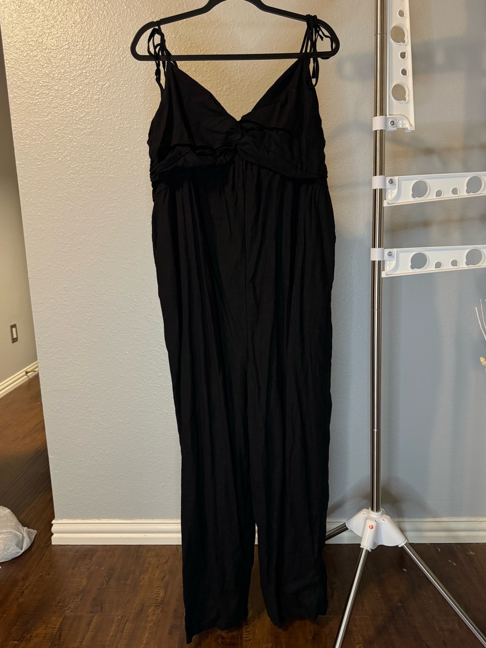 Old Navy Black Women’s Linen Jumpsuit with Tie Straps